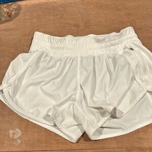 Lululemon Hotty Hot Highrise lined shorts, White